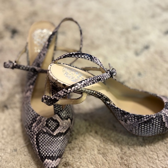 NWOT-Vince Camuto Snakeskin Print Strappy Heels, 9 1/2 - Picture 5 of 10